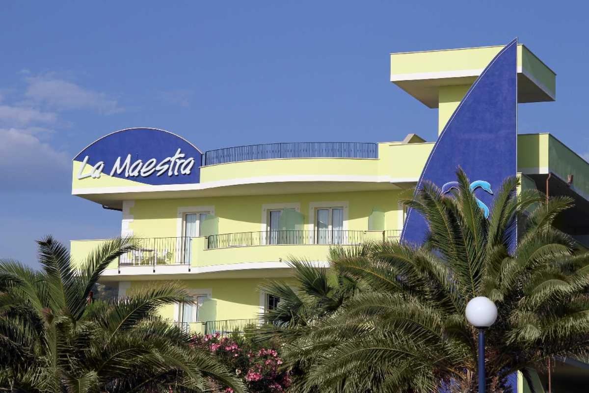 Hotel La Maestra กรอตตัมมาเร ภายนอก รูปภาพ