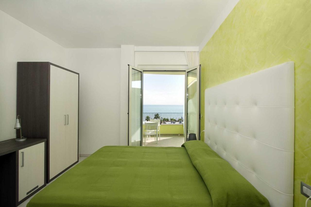 Hotel La Maestra กรอตตัมมาเร ภายนอก รูปภาพ