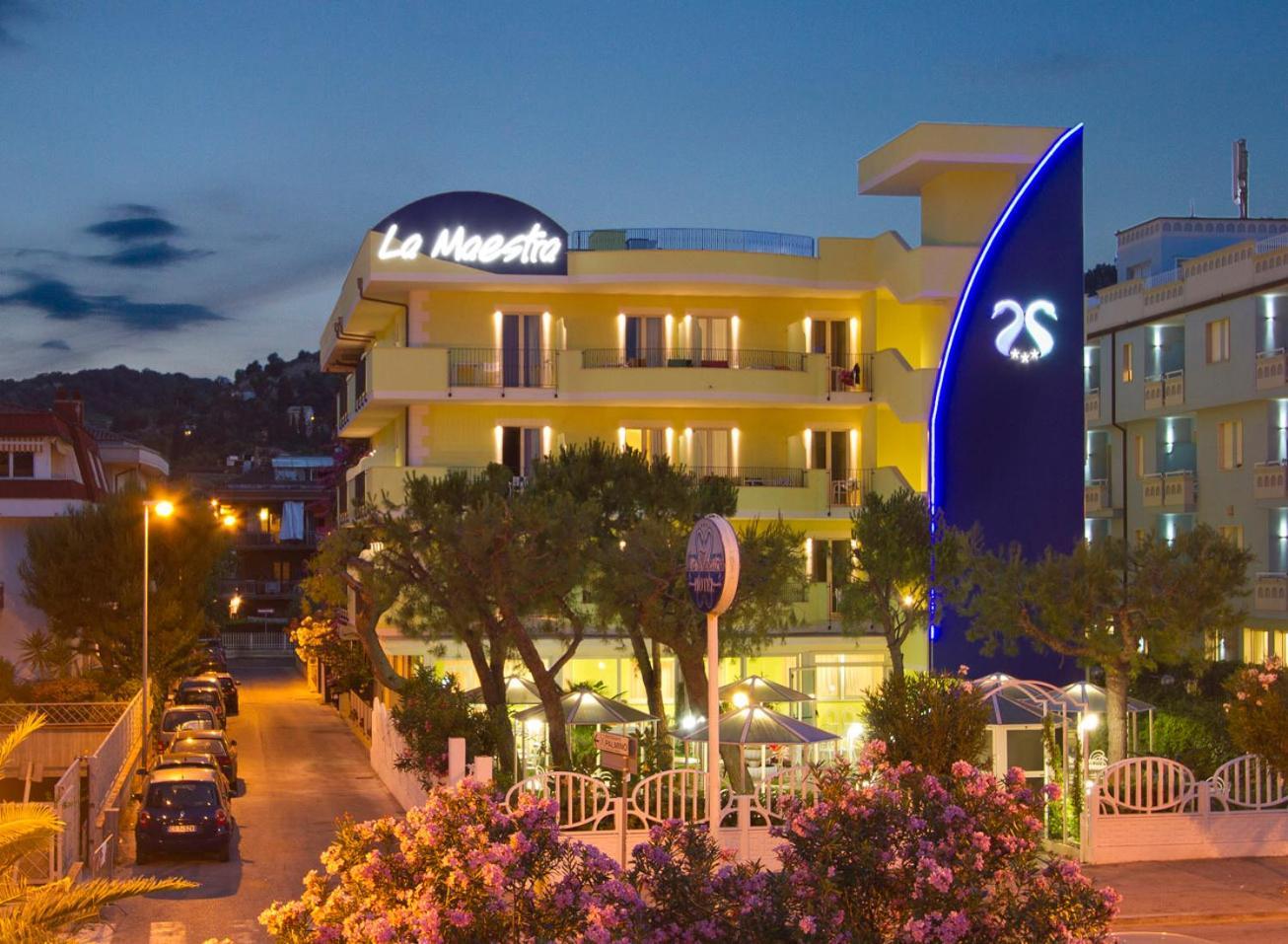 Hotel La Maestra กรอตตัมมาเร ภายนอก รูปภาพ